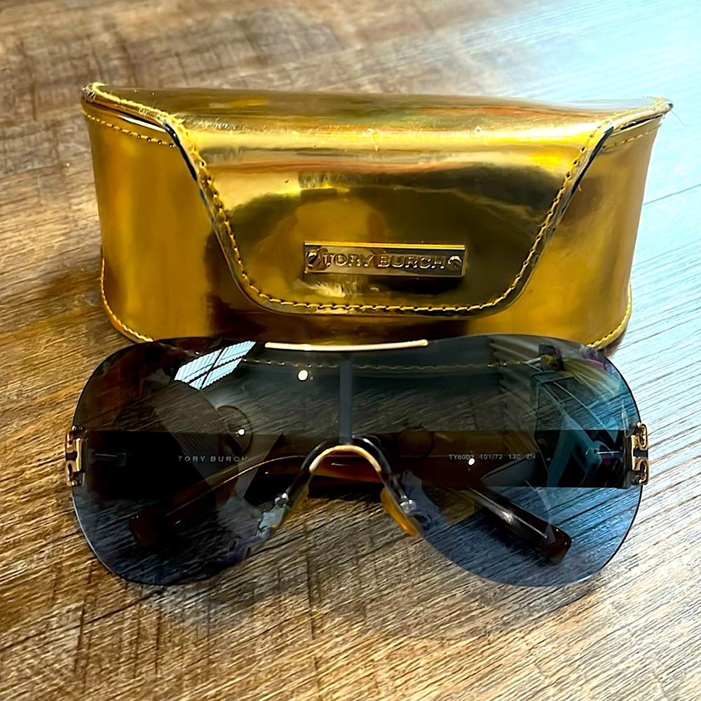Tory Burch sunglasses 🩵